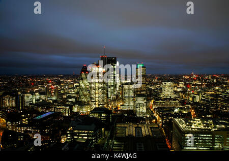 Ville de London Skyline at Dusk, London, UK Banque D'Images