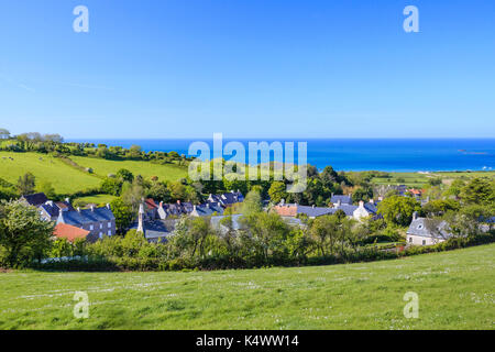 France, Manche (50), Cotentin, Cap de la Haye, Omonville-la-petite, le village et la mer // France, Manche, Péninsule du Cotentin, Cap de la Haye, OMON Banque D'Images