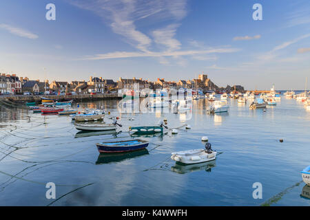 France, Manche (50), Cotentin, Barfleur, labellisé les plus Beaux villages de France, le port de pêche // France, Manche, Péninsule du Cotentin, Barfleur Banque D'Images