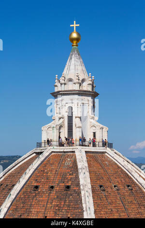 La province de Florence, Florence, Toscane, Italie. Le dôme de la cathédrale, ou cathédrale, conçu par Brunelleschi. Le centre historique de Florence est à l'UNES Banque D'Images