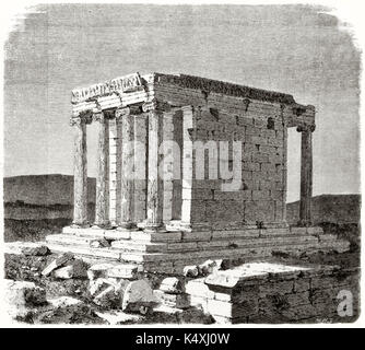 Ruines du temple grec ancien sur une terre méditerranéenne. Compte tenu de l'ancien temple d'Athéna Nike. Créé par Therond après photo par auteur inconnu publié sur le Tour du Monde Paris 1862 Banque D'Images