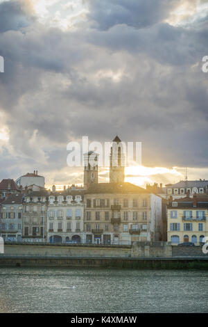 Belle vue de la ville de Riverside Macon, France Banque D'Images