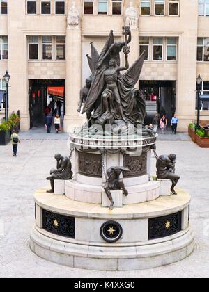 Monument en l'honneur de Lord Horatio Nelson le grand héros naval britannique de la bataille de Trafalgar, Exchange Flags, Liverpool. Banque D'Images