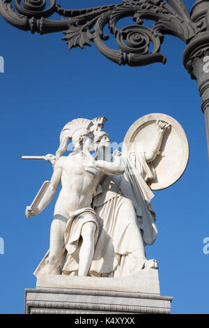 Berlin, Allemagne - 13 février, 2017 : la sculpture sur le schlossbruecke - athena protège le jeune héros (der Unter dem schutze pallas athenes zum k Banque D'Images