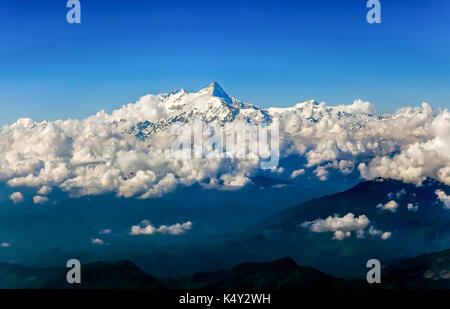 Machapuchare sacré pour le dieu Shiva, vue à partir de Pokhara, au Népal. Banque D'Images