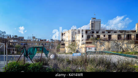 Nicosie, Chypre le 21 mars 2017 : zone tampon (ligne verte) à Chypre à Nicosie. Banque D'Images