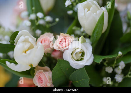 Close up décoration de mariage avec des roses Banque D'Images