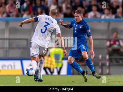 Reggio Emilia, Italie. 12Th Mar, 2017. (R-L) Tal Ben Haim (ISR), Andrea Belotti (ITA) Football/soccer : la Russie Coupe du Monde 2018 Groupe G match qualificatif européen entre l'Italie 1-0 en Israël au stade Mapei à Reggio Emilia, Italie . Credit : Maurizio Borsari/AFLO/Alamy Live News Banque D'Images