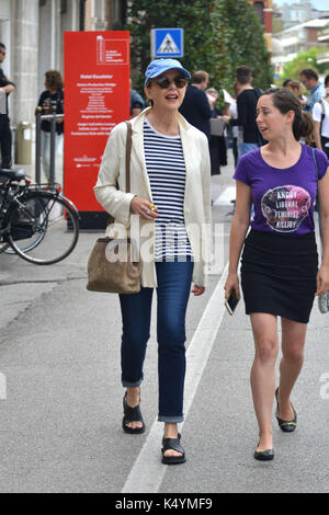 Venezia, Italie. 07Th nov, 2017. 74e festival du film de Venise 2017, les célébrités arrivées. photo : Annette Benning indépendant : crédit photo agency srl/Alamy live news Banque D'Images