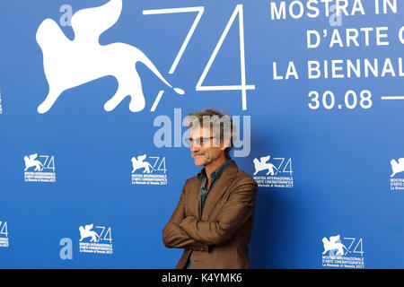 Lido di Venezia, Italie. 07Th nov, 2017. L'Europe, Italie, Lido di Venezia, 07 septembre 2017 : le réalisateur italien Silvio Soldini au photocall du film 'il colore nascosto delle cose', au 74e festival international du film de Venise photo credit : ottavia da re/sintesi/Alamy live news Banque D'Images