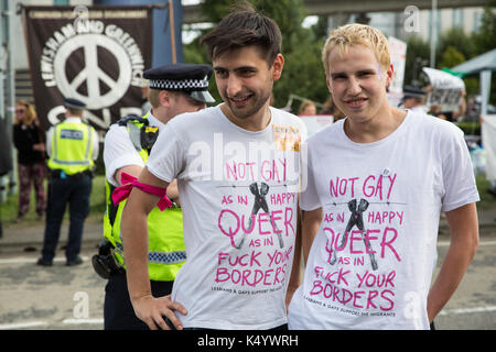 Londres, Royaume-Uni. Sep 7, 2017. Les militants LGBT de droits des migrants, des groupes de protestation devant l'ExCel Centre contre le DSEI foire aux armements qui se tiendra sur le site de la semaine prochaine. Credit : Mark Kerrison/Alamy Live News Banque D'Images