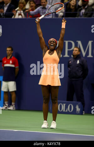 New York, États-Unis. 07Th Nov, 2017. US Open de Tennis : New York, 7 septembre, 2017 - Sloane Stephens de l'United States célèbre sa victoire finale sur les autres semi-Américaine Venus Williams à l'US Open à Flushing Meadows, New York. Crédit : Adam Stoltman/Alamy Live News Banque D'Images