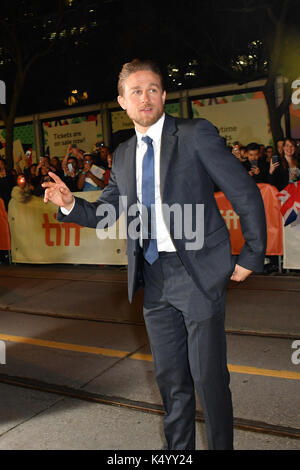 Toronto, Ontario, Canada. Sep 7, 2017. CHARLIE HUNNAM assiste à la première de 'Papillon' au cours de la 2017 Toronto International Film Festival à Princess of Wales Theatre Le 7 septembre 2017 à Toronto, Canada Crédit : Igor/Vidyashev ZUMA Wire/Alamy Live News Banque D'Images