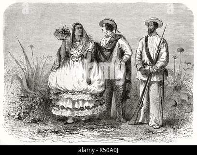 Yucatan deux homme et d'une femme posant un corps entier dans leurs vêtements traditionnels à proximité de peu de végétation typiquement mexicaine. Créé par Riou après Charnay publié sur le Tour du Monde Paris 1862 Banque D'Images