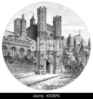 1870 : l'entrée principale de St John's College. Un électeur college de l'Université de Cambridge, il a été fondé par Lady Margaret Beaufort. En termes constitutionnels, le collège est une société de bienfaisance établie par une charte datée du 9 avril 1511. Les objectifs du collège, comme spécifié par ses statuts, sont la promotion de l'éducation, la religion, l'apprentissage et la recherche.L'Angleterre Banque D'Images