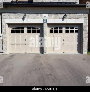 Garage et l'entrée Banque D'Images