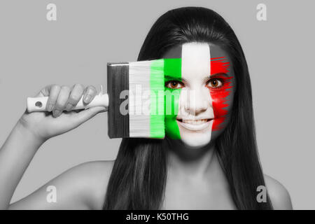 Supportrice dans les couleurs de l'italie Banque D'Images