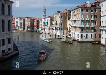 Ra excursion dans la vieille ville de Venise, escapade romantique dans la mer , des bâtiments pittoresques, canaux et voies navigables Banque D'Images