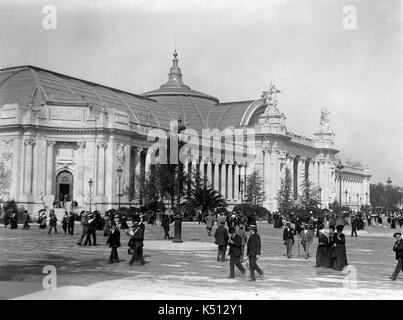 AJAXNETPHOTO. 1900. PARIS, FRANCE. - EXPOSITION UNIVERSELLE - WORLD FAIR - LE GRAND PALAIS DES BEAUX ARTS - un attrait majeur. Les travaux de construction ont commencé en 1897. PHOTO ; AJAX VINTAGE PHOTO LIBRARY REF :()AVL   FRA PARIS EXPO 1900 16 Banque D'Images