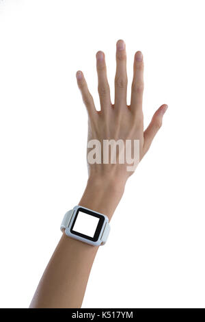 La main de femme montrant smartwatch against white background Banque D'Images
