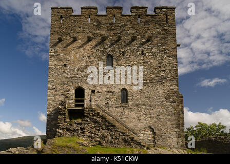 Château de Dolwyddelan construit au 13ème siècle par Llywelyn le Grand Prince de Gwynedd et le Nord du Pays de Galles aujourd'hui conservé par Cadw Banque D'Images