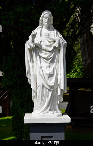 Statue en marbre blanc de Jésus Christ à l'abbaye de Kylemore dans le Connemara, comté de Galway, en République d'Irlande Banque D'Images