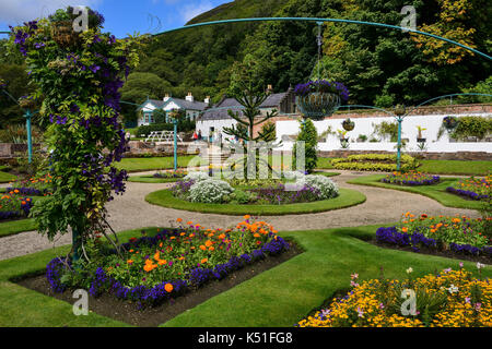 Jardin clos victorien à l'abbaye de Kylemore dans le Connemara, comté de Galway, en République d'Irlande Banque D'Images