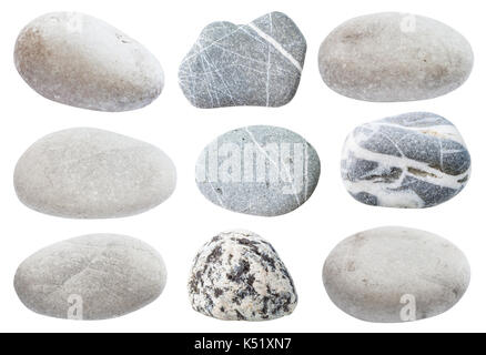 Ensemble de différentes pierres naturelles gris de mer plage isolé sur fond blanc Banque D'Images