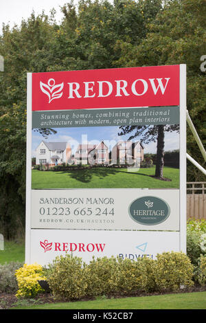 Redrow développement domiciliaire de Newton,Cambridge Le 5 septembre.La société a annoncé aujourd'hui un ensemble d'enregistrement des résultats. Housebuilder Redrow a présenté un ensemble d'enregistrement des résultats, malgré la crainte d'un ralentissement du marché du logement et de la volatilité de l'environnement politique et économique. L'entreprise a vu augmenter les revenus de 20 % à EUR 1,66 milliards de dollars au cours de l'année au 30 juin, tandis que le résultat avant impôt a augmenté de 26 % à €315 millions. Banque D'Images