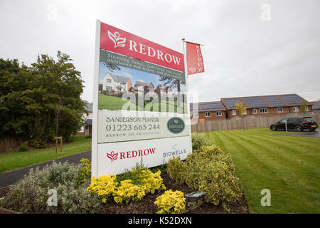 Redrow développement domiciliaire de Newton,Cambridge Le 5 septembre.La société a annoncé aujourd'hui un ensemble d'enregistrement des résultats. Housebuilder Redrow a présenté un ensemble d'enregistrement des résultats, malgré la crainte d'un ralentissement du marché du logement et de la volatilité de l'environnement politique et économique. L'entreprise a vu augmenter les revenus de 20 % à EUR 1,66 milliards de dollars au cours de l'année au 30 juin, tandis que le résultat avant impôt a augmenté de 26 % à €315 millions. Banque D'Images