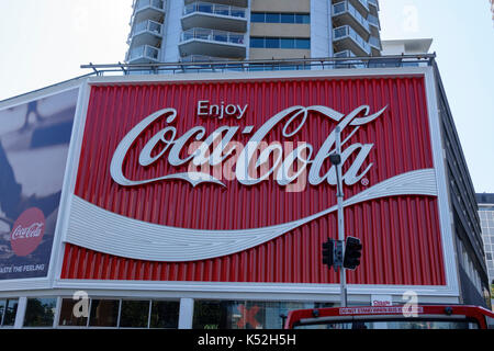 La grande enseigne publicitaire Coca Cola Kings Cross Sydney Australie Novembre 2016 a depuis été remplacé Banque D'Images