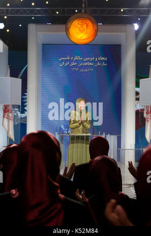 Tirana, Albanie. 06 sep, 2017. Maryam Radjavi zahra merrikhi félicite pour son élection en tant que nouveau secrétaire général de l'opposition iranienne, principe de l'organisation des Moudjahidine du peuple d'Iran (OMPI/mek) dans l'un des centres de mek. merrikhi, un membre vétéran de l'OMPI se sont engagés à allouer toutes les ressources de l'OMPI à établir la liberté et la démocratie en Iran. crédit : siavosh hosseini/pacific press/Alamy live news Banque D'Images