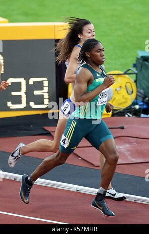 Caster SEMENYA (Afrique du Sud), Jessica JUDD (Grande-Bretagne) qui se font concurrence sur le demi-finale du 1 500 m 1 à l'IAAF 2017, championnats du monde, la Queen Elizabeth Olympic Park, Stratford, London, UK. Banque D'Images