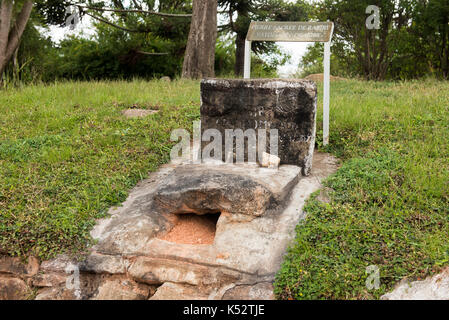 Tombe ancienne à Ambohidrabiby colline sacrée, capital formel du roi Ralamb, Madagascar Banque D'Images