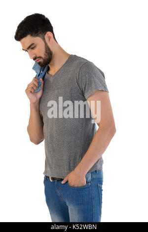 Handsome man posing against white background Banque D'Images