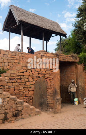 Entrée principale d'Ambohimanga colline sacrée, Madagascar Banque D'Images