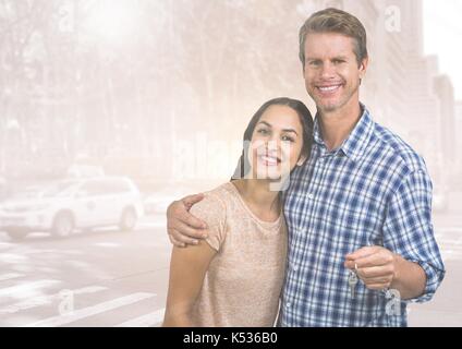 Digital composite de couple maintenant la touche en face de street road cars Banque D'Images