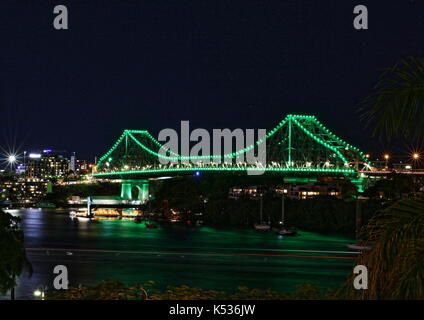 Vue de la nuit de l'histoire Pont sur le fleuve de Brisbane, Brisbane, Queensland, Australie Banque D'Images