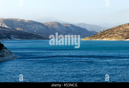 Asprokremmos Dam, Chypre Banque D'Images