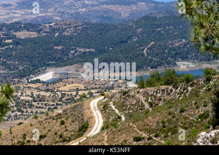 Asprokremmos dam, Chypre Banque D'Images