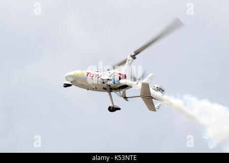 G-DISP, un RotorSport UK Calidus autogyre piloté par Peter Davies, effectuant au Scottish International Airshow sur Ayr Bay dans l'Ayrshire. Banque D'Images