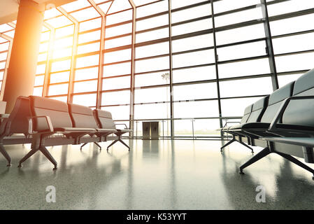 Terminal de l'aéroport vide avec des chaises d'attente dans l'aéroport de Shanghai Hongqiao. Banque D'Images