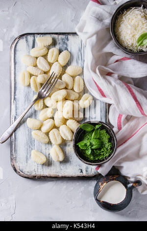 Gnocchi de pommes de terre non cuites brutes Banque D'Images