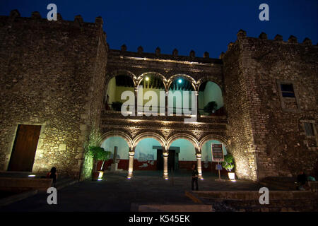 Cuernavaca, Morelos, Mexique - 2010 : palais de cortes (palacio de cortes) dans la nuit Banque D'Images