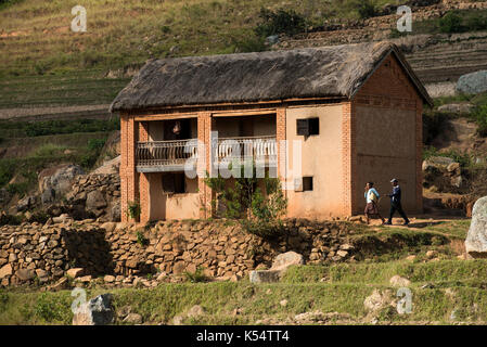 Maisons Merina traditionnelle, Highlands près d'Antsirabe, Madagascar Banque D'Images