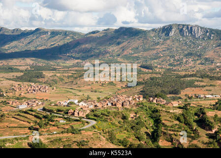 Maisons Merina traditionnelle dans les Highlands, à Madagascar Banque D'Images