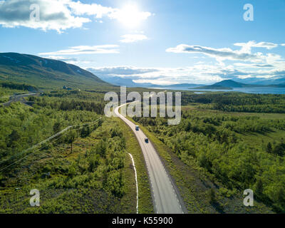 Route norvégienne dans les montagnes. Vue aérienne Banque D'Images