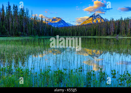 Lac leach avec réflexion du mont fryatt dans le parc national de Jasper, Canada Banque D'Images