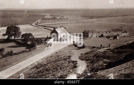 La lande du Yorkshire du nord entre scène & Pickering Whitby, montrant l'ancien Wagon & Horses Inn (plus tard l'Saltersgate Inn) et des bâtiments connexes avant qu'ils sont devenus l'abandon. Banque D'Images