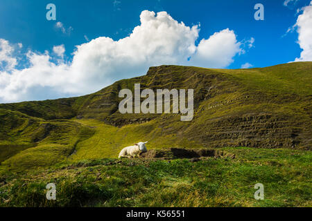 Vue sur mam tor situé dans la région de Peak District, uk Banque D'Images